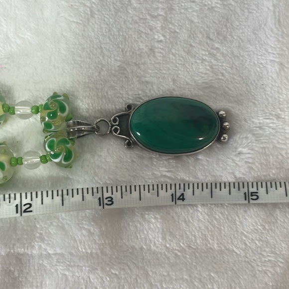 Vintage handmade beaded necklace and earring set. - Picture 6 of 6